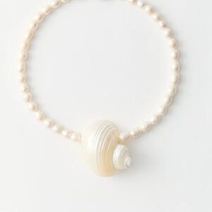 Roxanne Assoulin Pearl and Shell Pendant Necklace in Cream